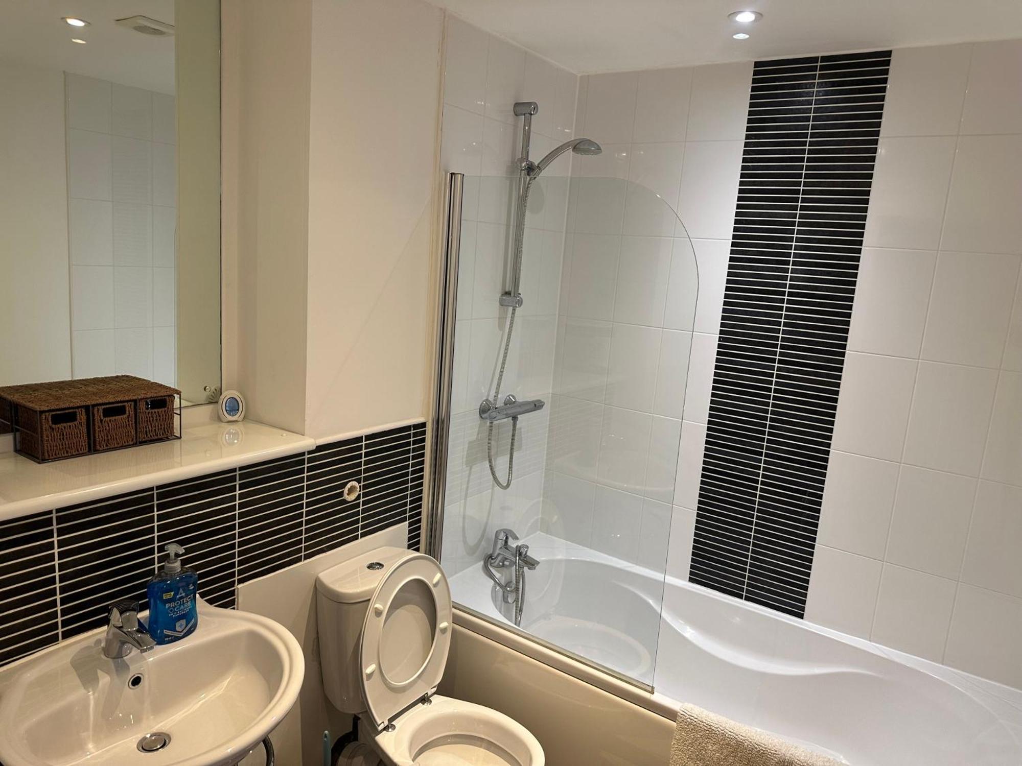 Water Front Apt Walk To The Beach & City Centre Swansea Ngoại thất bức ảnh