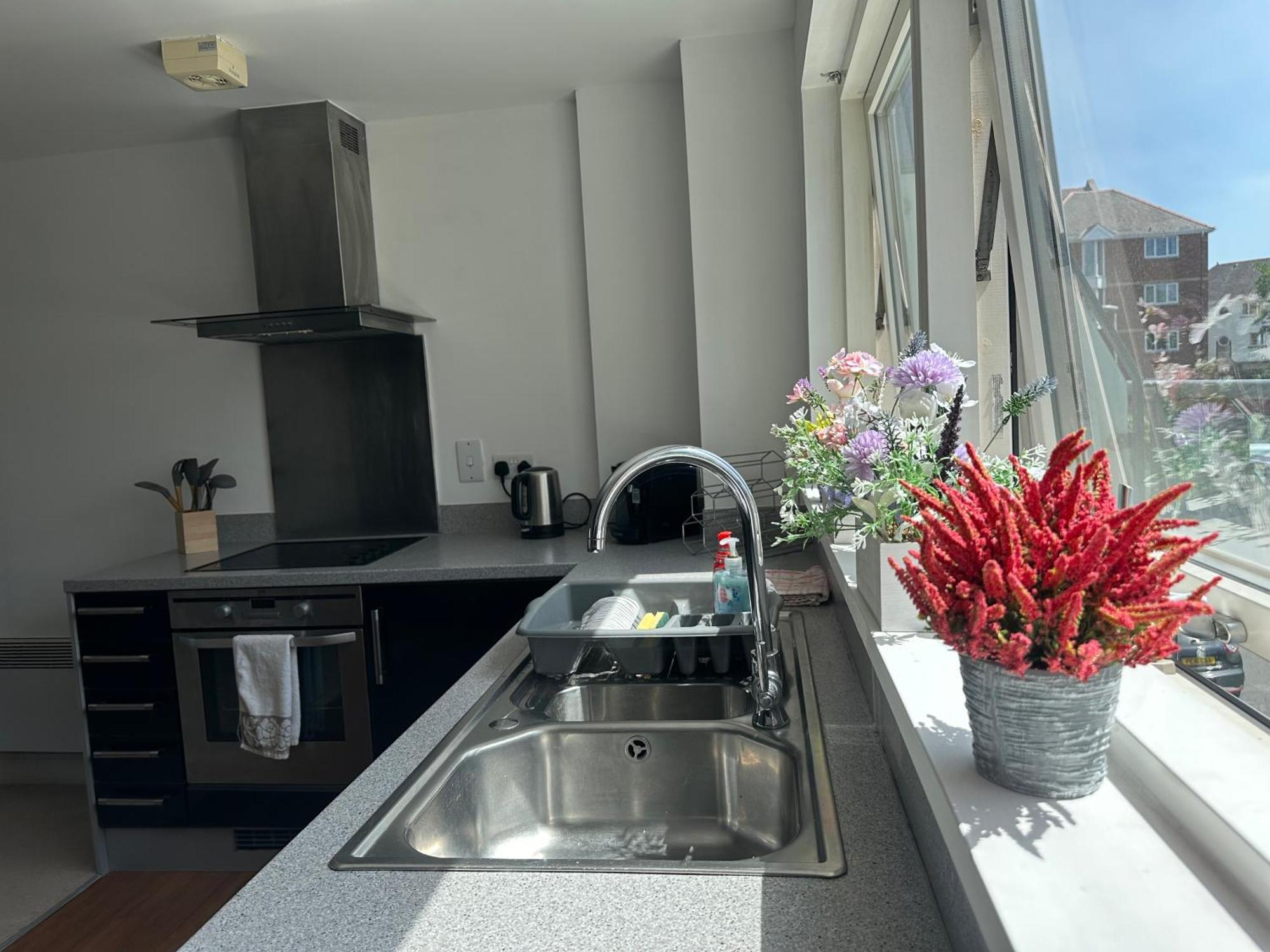 Water Front Apt Walk To The Beach & City Centre Swansea Ngoại thất bức ảnh